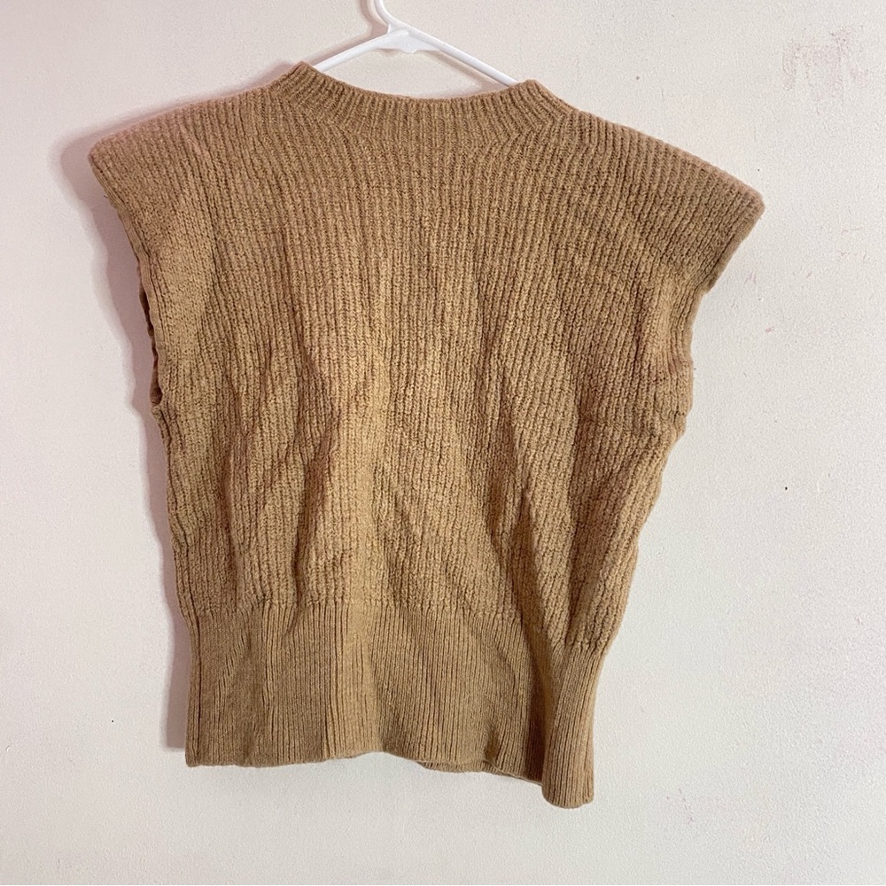 For sale is an Aritzia Babaton beige Hazlitt Merino Wool Sweater Vest